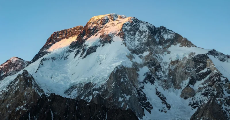 Ten Climbers Swept by Broad Peak Avalanche as Elite Expeditions Faces a Grim Rescue and Recovery Mission