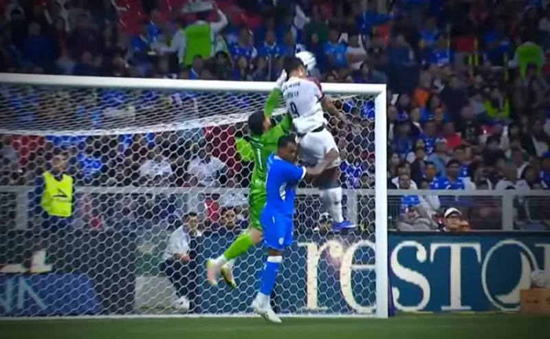 Luis Puente opens the scoring after Andrés Gudiño's mistake