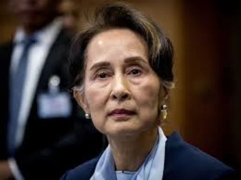 Aung San Suu Kyi meets Red Cross delegation after 4 years