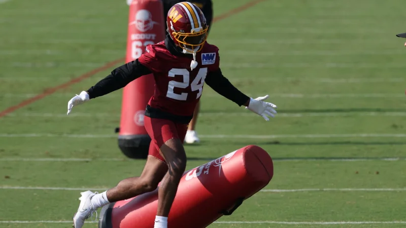 Commanders sign veteran CB Fabian Moreau after Ahkello Witherspoon moves to Reserve/Retired list