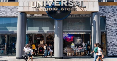 Muntu Davis warns of 11-hour Measles Case At Universal Studios Hollywood