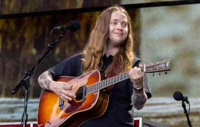 Billy Strings Reacts After Object Hits Him in Fishers — Billy Strings Struck By An Object During A Concert