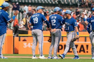 Royals keep Seth Lugo, betting on 2027 despite 20-game hole