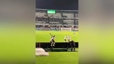 Jacy Maranhão falls down tunnel after 41st-minute goal celebration — Brazilian Football Player Celebration Fall becomes the strangest moment in Coritiba's win