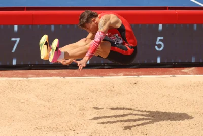 Ehammer leads with 8.29 meters after first-jump foul