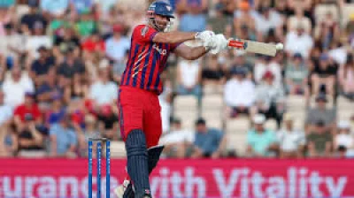 Ghosh hits 54 from 34 balls as Manchester Super Giants reach 100 — Tim Seifert