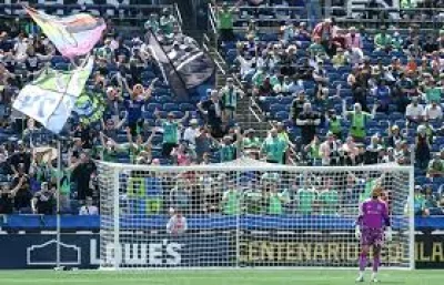 Brian Schmetzer plans a heavily rotated lineup for Wednesday’s Chivas Vs Sounders clash — and that is exactly the point
