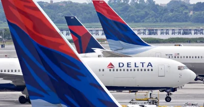 Law Enforcement Delta Flight Atlanta Meets Officers After Delta flight 2293