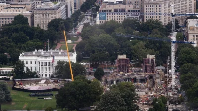 Trump Asks US Supreme Court to Halt White House Ballroom Building Dispute