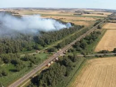 Cambridgeshire crews battle Holme Fen blaze, Fire In Luton included
