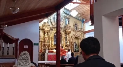 Priest Stays at Altar Through 7.4-Magnitude Earthquake in Bogotá