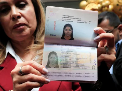 CBP exige pasaporte válido en Orlando International Airport y bloquea entradas