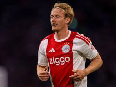 Daley Blind out, Youri Baas starts against sc Heerenveen — Ajax Vs Heerenveen