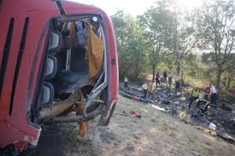 Karol Nawrocki mourns 12 dead after Hungary M3 bus crash