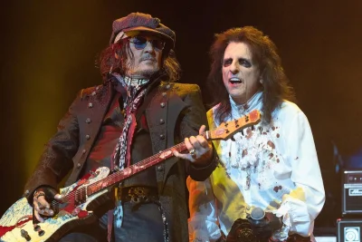 Ronnie Wood joins Hollywood Vampires at O2 Arena in London