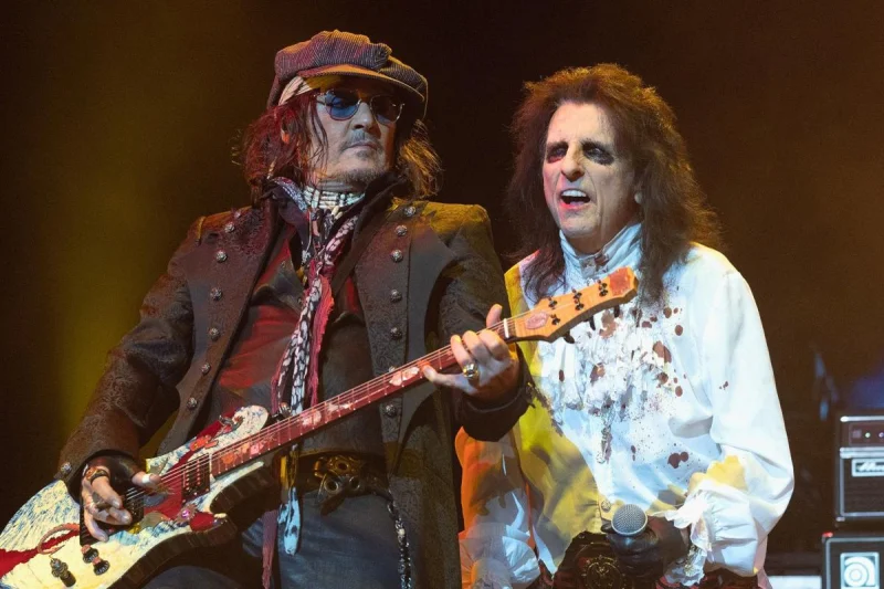 Ronnie Wood joins Hollywood Vampires at O2 Arena in London