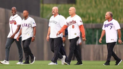 26 Hall of Fame members emerged from the corn before Phillies Twins game — and the spectacle still ended with a very normal Phillies win