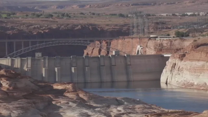 Jack Schmidt flags Lake Powell's 3,519.91-foot record low