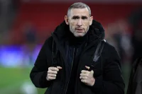Martin Keown says right-back, not striker, is Arsenal's transfer problem