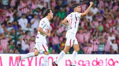 Ricardo Marín scores VAR-awarded penalty for Chivas