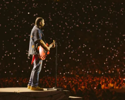 Noah Kahan San Diego Surprise Duet With Chappell Roan At Rose Bowl Stadium