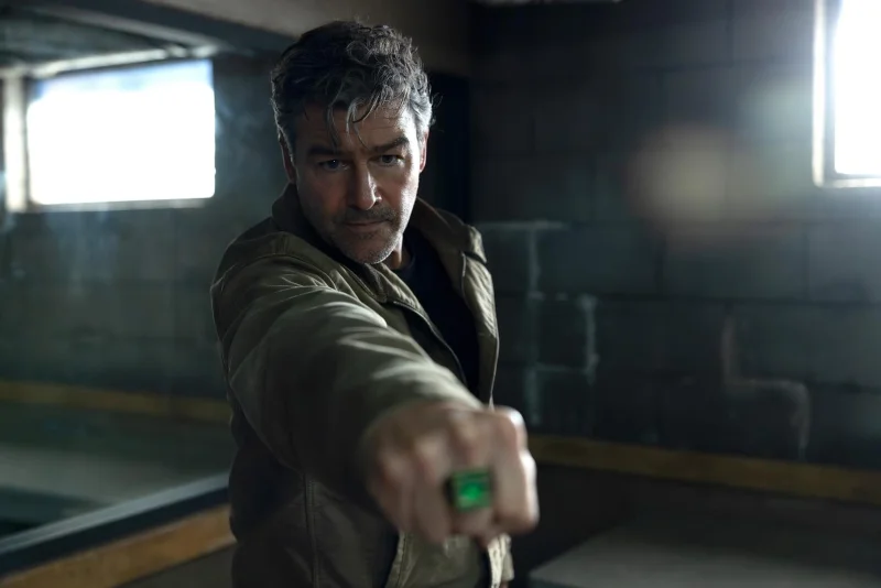 Kyle Chandler leads Green Lanterns review as Lanterns called a bust