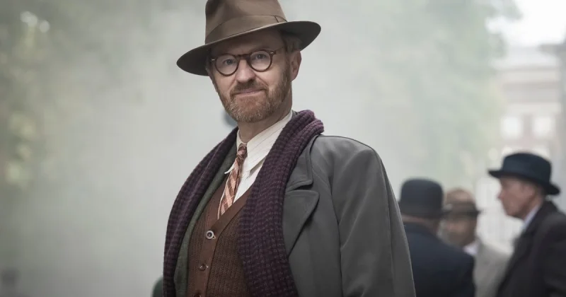 Mark Gatiss reveals Gabriel Book diary before Bookish season 2