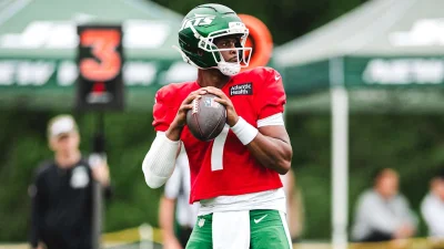 Jets Qb Geno Smith could make preseason debut against the Steelers as Aaron Glenn manages the reps