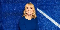 Louise Minchin wobbles on paddleboard, gaining strength and balance