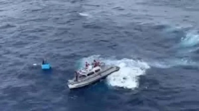 Mexican Navy rescues 2 off Chiapas in Mexican Coast Stranded Fishermen Rescue