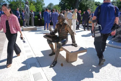Donald Trump White House Statues add Jefferson to Rose Garden