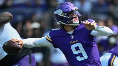 J.j. Mccarthy hits Tai Felton on a 50-yard play that stands out for Minnesota