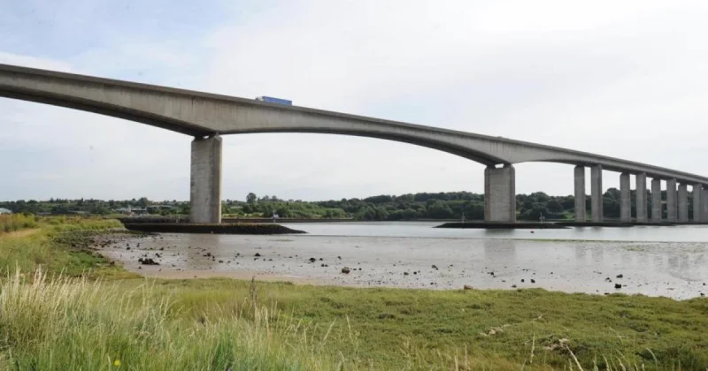 Suffolk Police close Orwell Bridge in both directions on A14