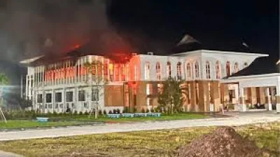 Anutin Charnvirakul visits Hat Yai after more than 50 attacks — Southern Thailand Border Arson