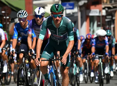 Matthew Brennan wins Vuelta a España stage 2 as the red jersey scrap starts to get serious