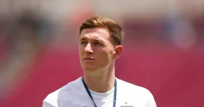£116 million Elliot Anderson forced off injured on Premier League debut for Manchester City — Metro News