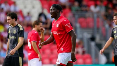 Elijah Adebayo signs a two-year deal at Bristol City