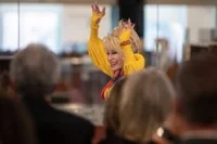 Dolly Parton and Patti LaBelle revive 9 To 5 Song nail clip