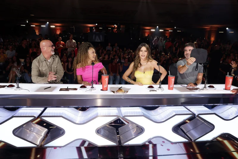 Mel B. Holds America's Got Talent Live Golden Buzzer in Quarterfinals