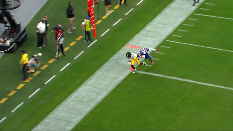 Gregory Desrosiers powers 33-yard gain for Los Angeles Chargers