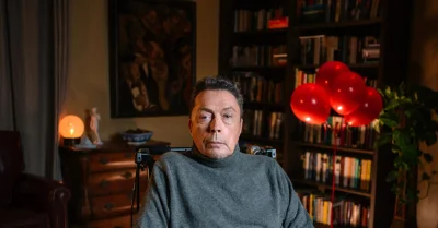 Luke Evans Honors Tim Curry on August 26 in Who Died This Week Tribute