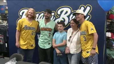 Savannah Bananas Gillette meet-and-greet draws Dedham fans before debut