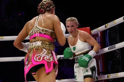 Shannon Courtenay and Ebonie Cotton fight to a draw — Shannon Courtenay