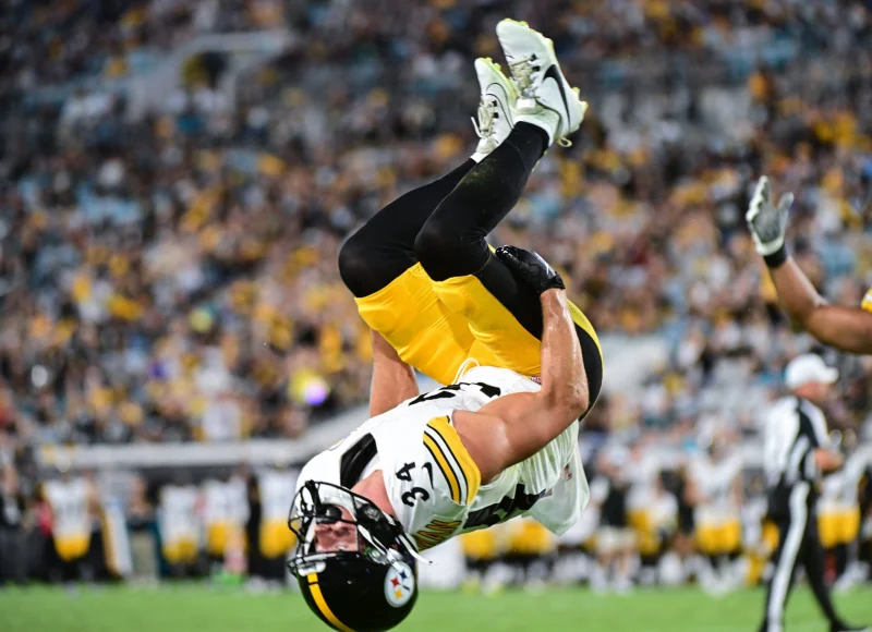 Max Hurléman catches 3 passes for 50 yards in Steelers preseason finale