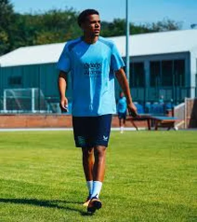 Tom Iorpenda signs three-year Swansea City deal — a smart midfield move with real upside