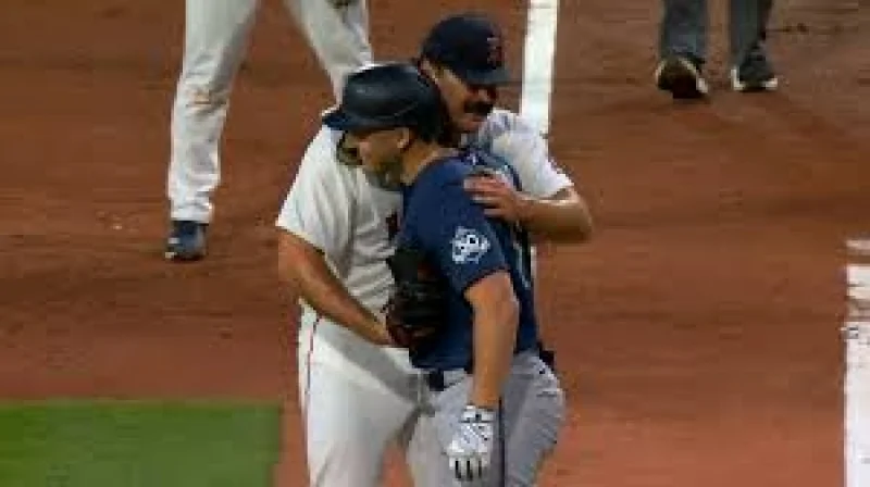 Payton Tolle hugs Dominic Canzone for a third-inning out — Mariners Vs Red Sox had a play nobody will forget