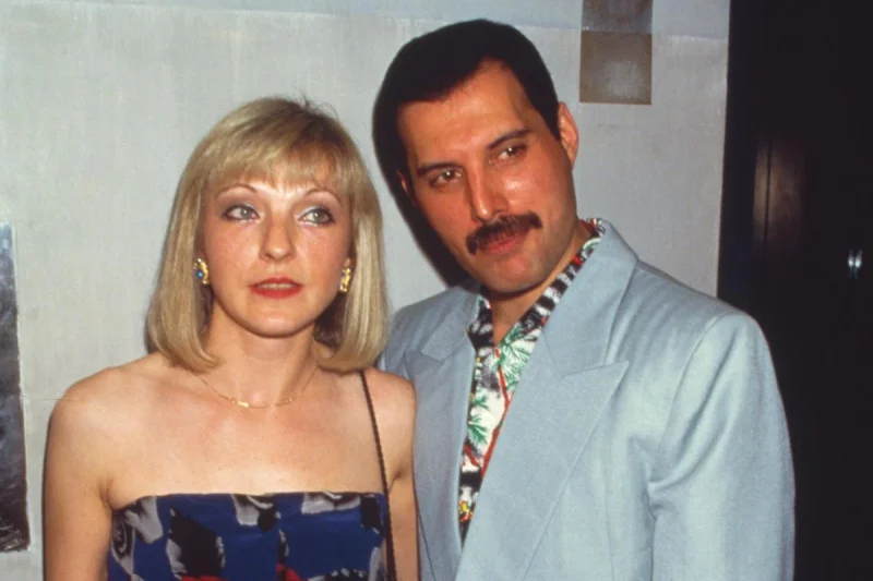 Mary Austin Opens Four Silver Trunks of Mercury Lyrics