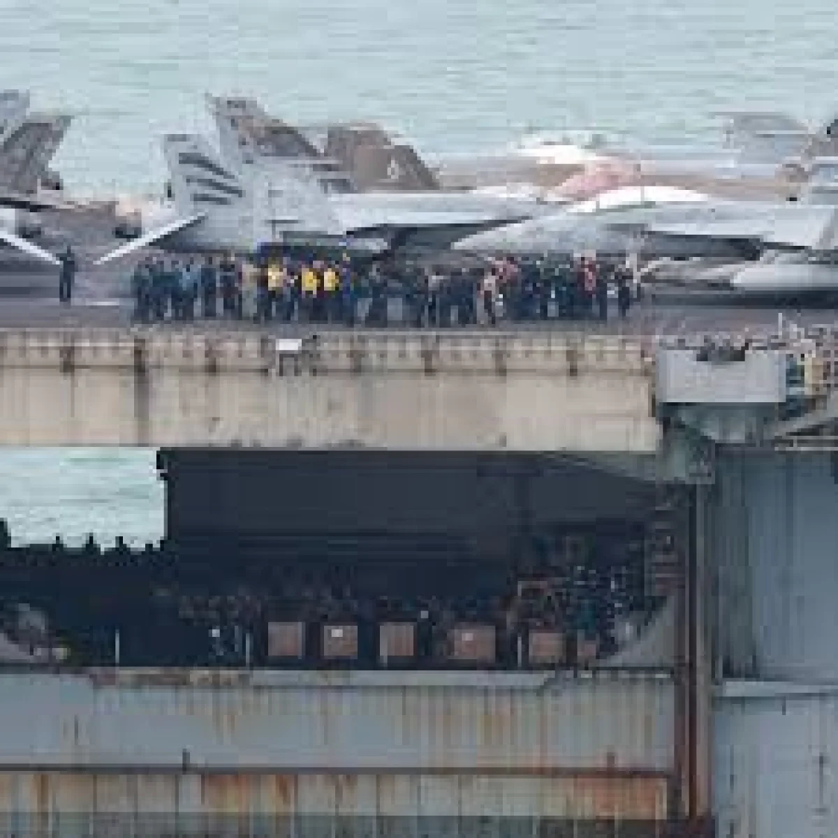 US Navy Ship Reaches Pattaya After 250 Days — Uss Abraham Lincoln (cvn-72) - El-Balad