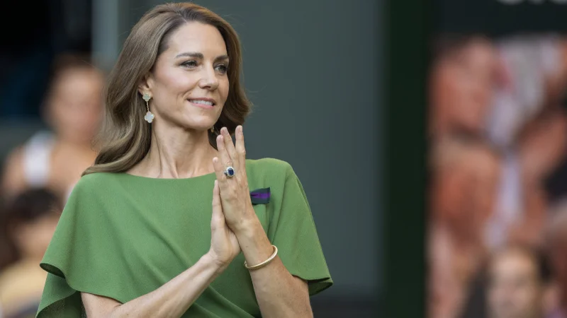 Celine Dion Drives the No Polish Manicure Trend in Paris
