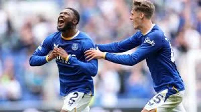 Maitland-Niles Arsenal angle returns as Everton name him on the bench against Manchester United